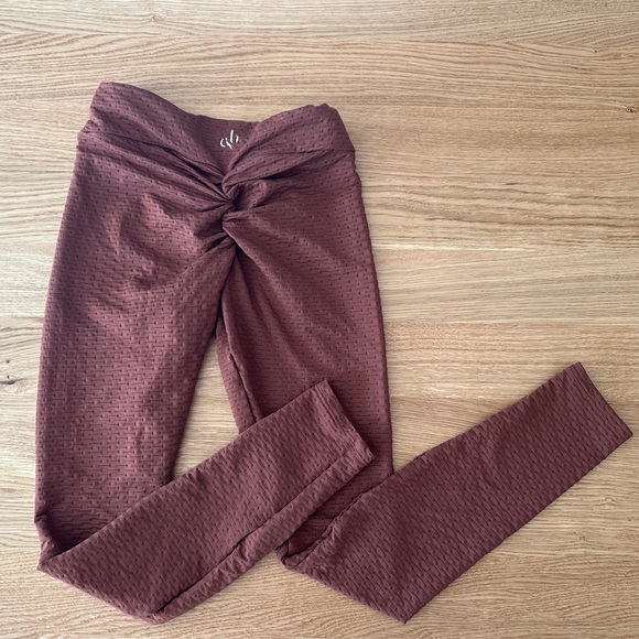 Crop Shop Boutique CSB Textured Scrunch BARE brown Leggings, size S - Picture 4 of 10
